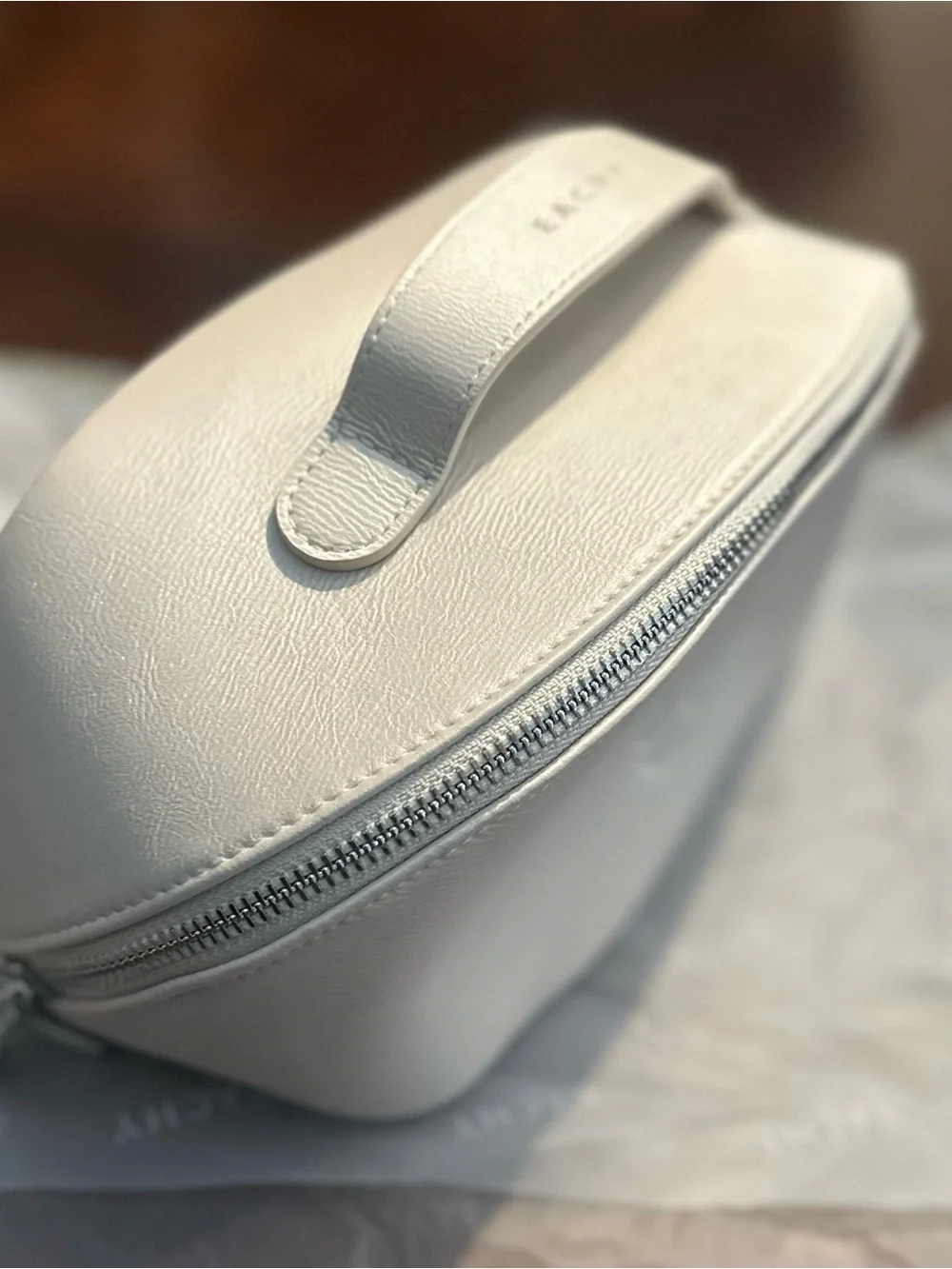 EACHY Cream Travel Cosmetic Case with Top Handle